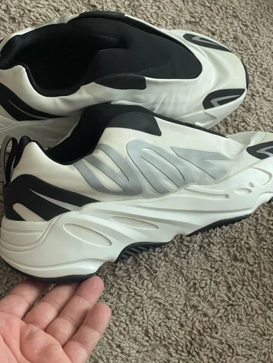 Yeezy Boost 700 MNVM Laceless Sneakers in White and Black - Picture 2 of 4